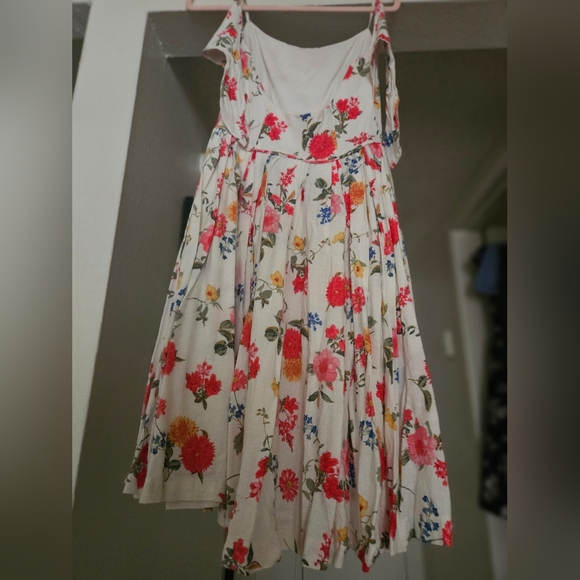 Gal Meets Glam - Cassie - Picture 2 of 3